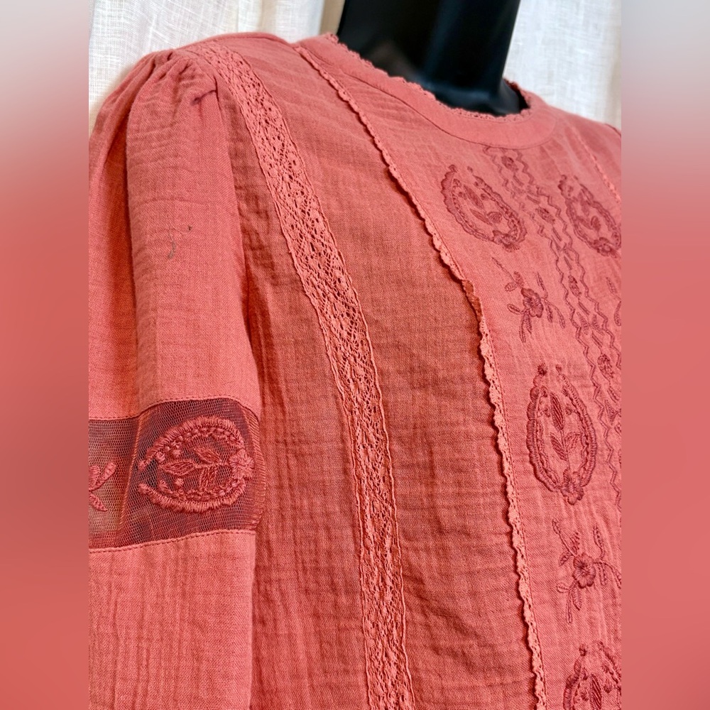 💥3/$30💥Light Cotton Embroidered Lace Blouse in Coral Festival Beach